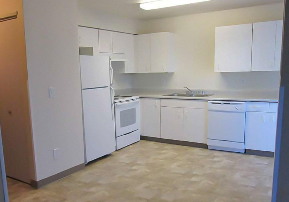 Kent Manor Apartments Kitchen Counters, Cabinets, and Appliances