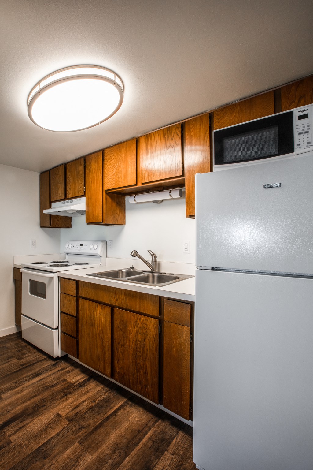 Broadmoor Apartments kitchen