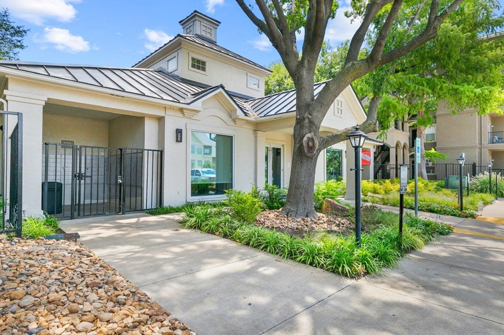 La Costa Villas in Dallas, Texas Clubhouse Exterior