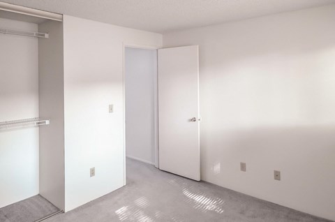 La Verde Apartments Bedroom and Closet