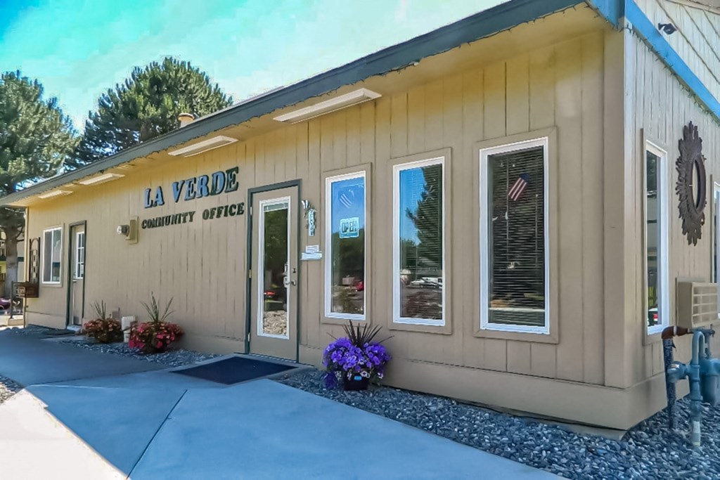 La Verde Apartments Leasing Office Exterior