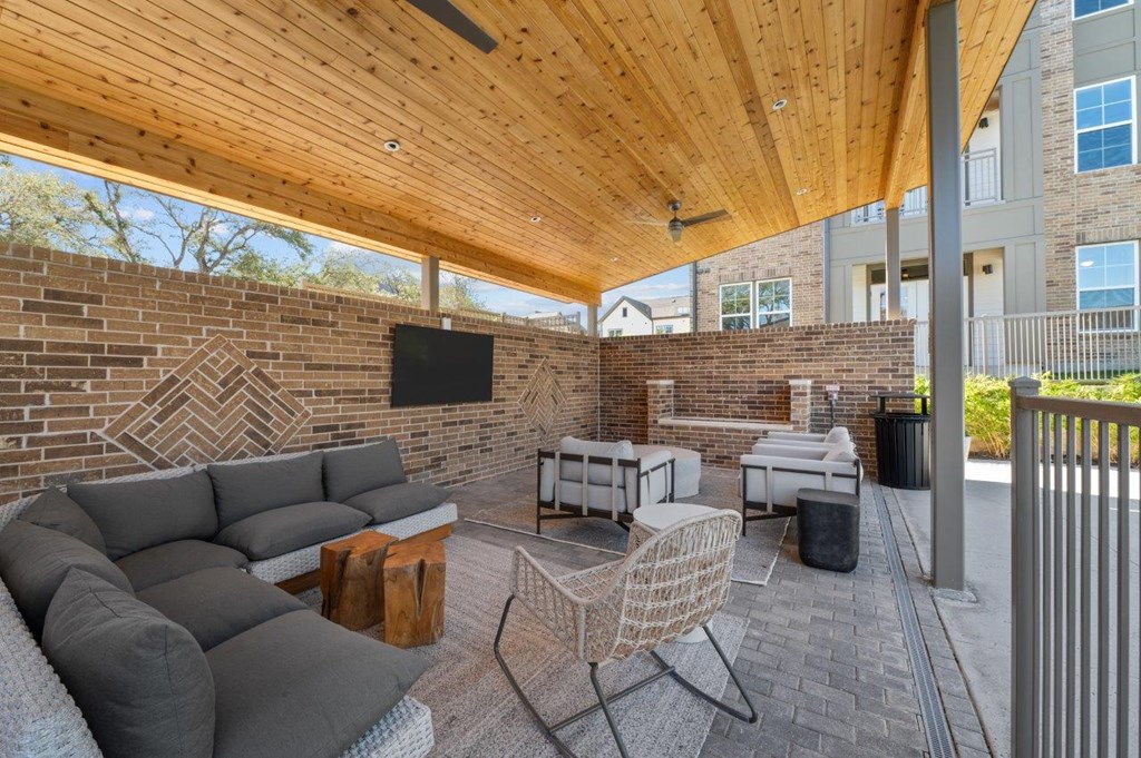 Lenox Grand Covered Poolside Patio Lounge with Seating