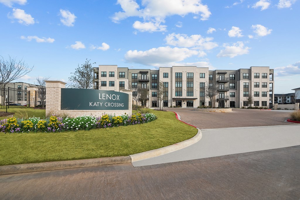 an exterior view of an apartment building with a sign that reads lenox kays