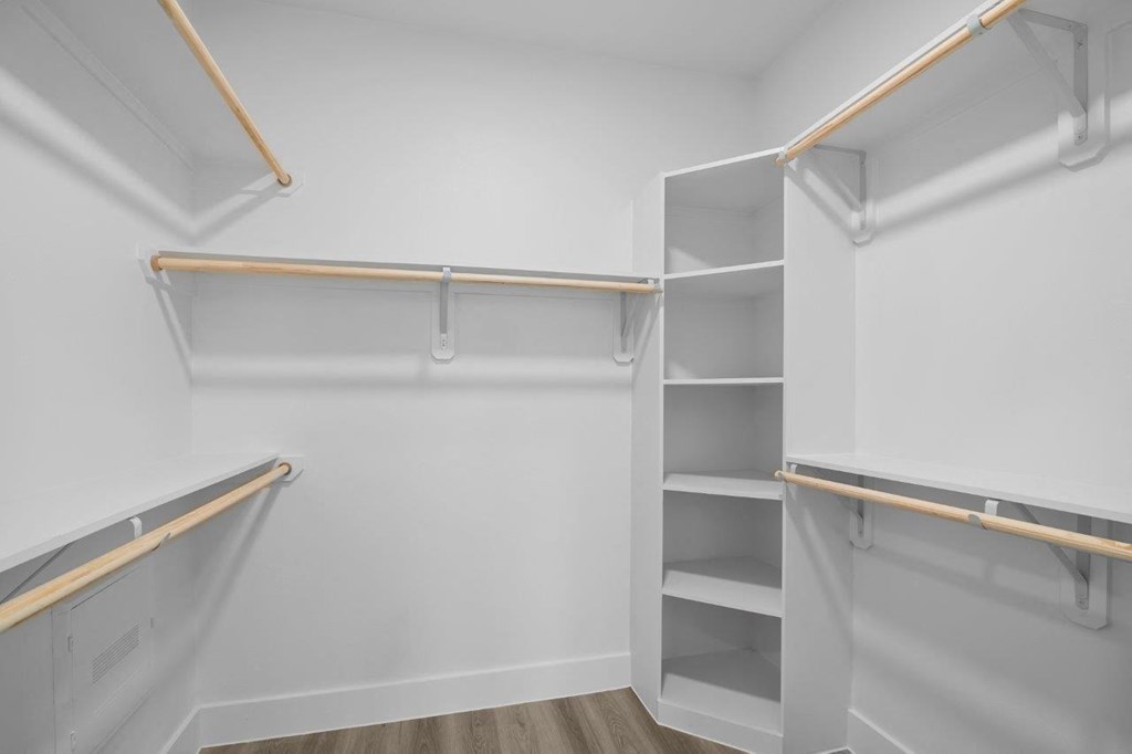 Lenox Katy Crossing Walk-In Closet