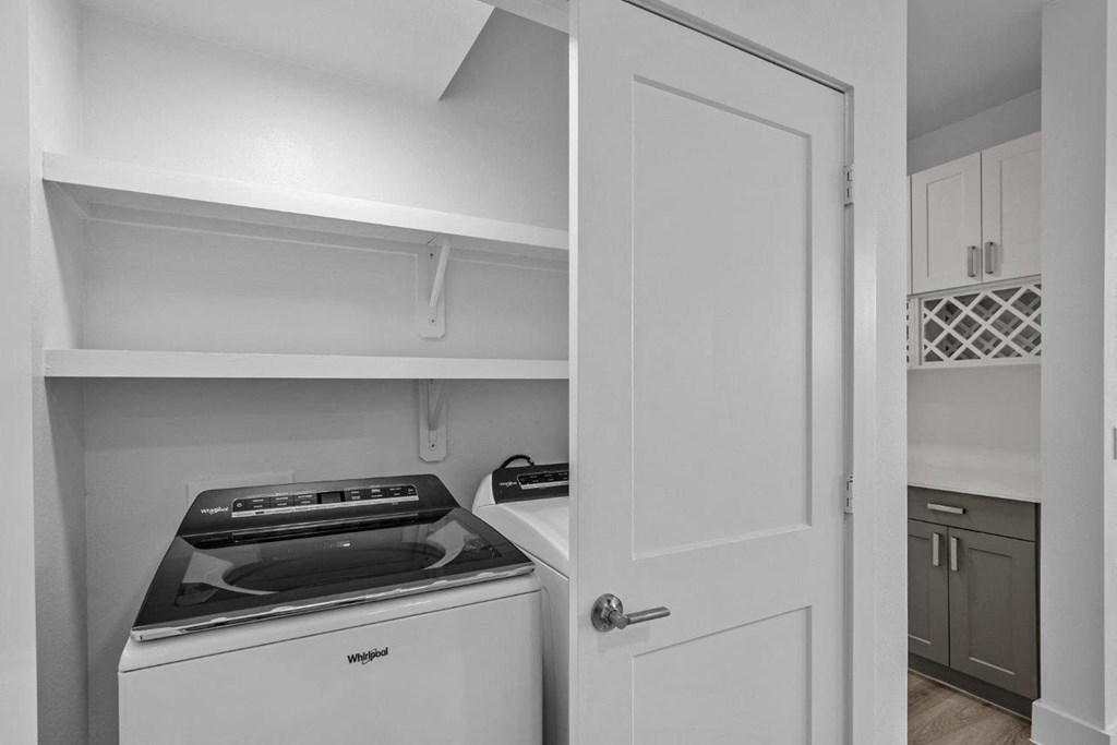 Lenox Katy Crossing Laundry Closet