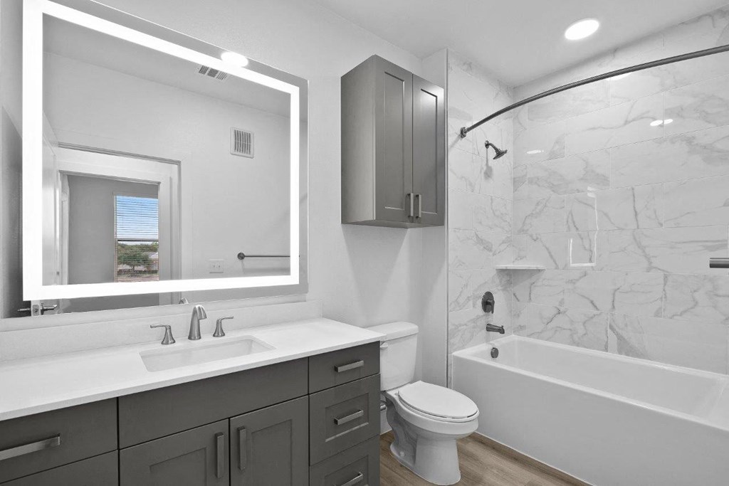Lenox Katy Crossing Bathroom with Bathtub