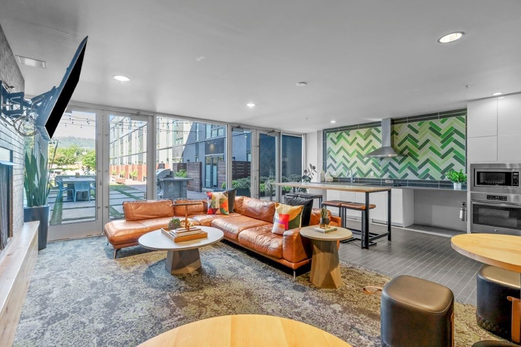Q21 Apartments in Portland, Oregon Clubhouse Lounge and Kitchen
