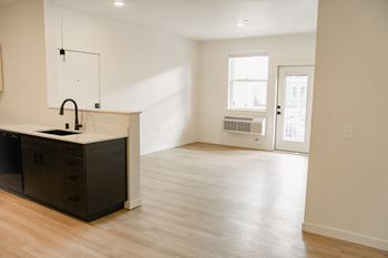 EastForkCommons_LaCenter_Oregon_AmenityGallery_Floor