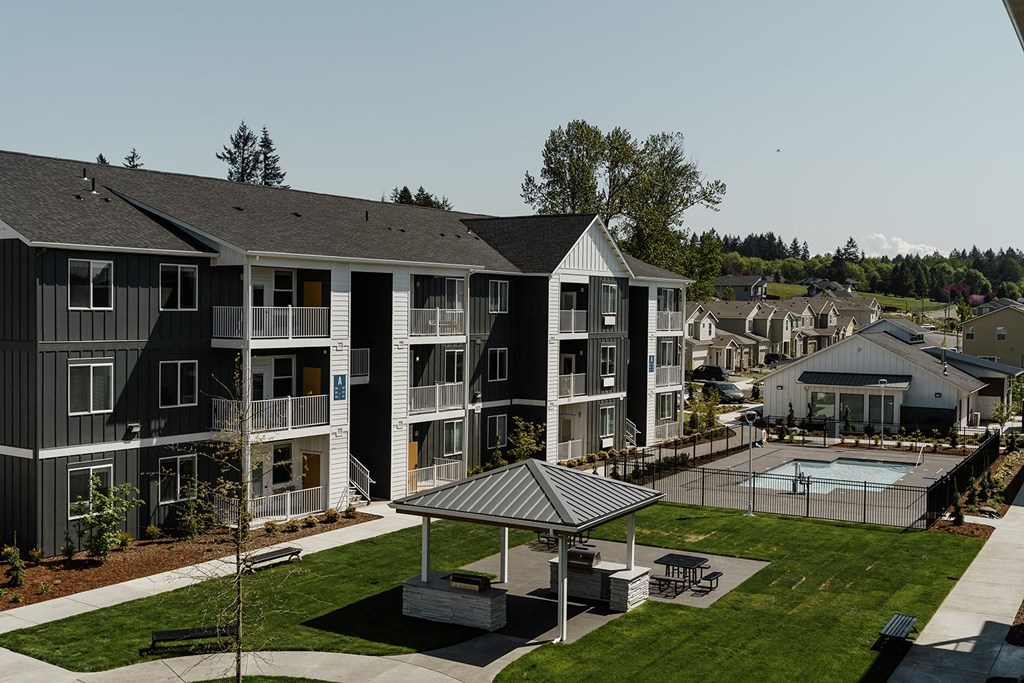 EastForkCommons_LaCenter_WA_Amenity_Courtyard_3