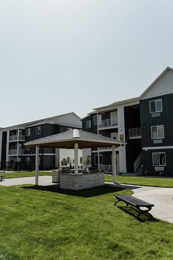 EastForkCommons_LaCenter_WA_Amenity_Gazebo_BBQ