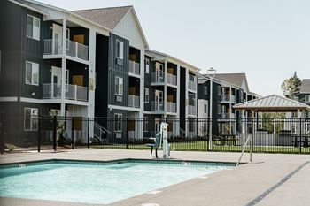 EastForkCommons_LaCenter_WA_Amenity_pool_Nofurniture