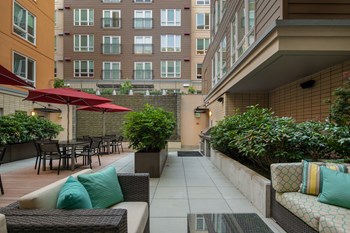 Main Street Flats Apartments Outdoor Patio and Seating Main Street Flats Apartments Outdoor Patio and Seating - Photo Gallery 6