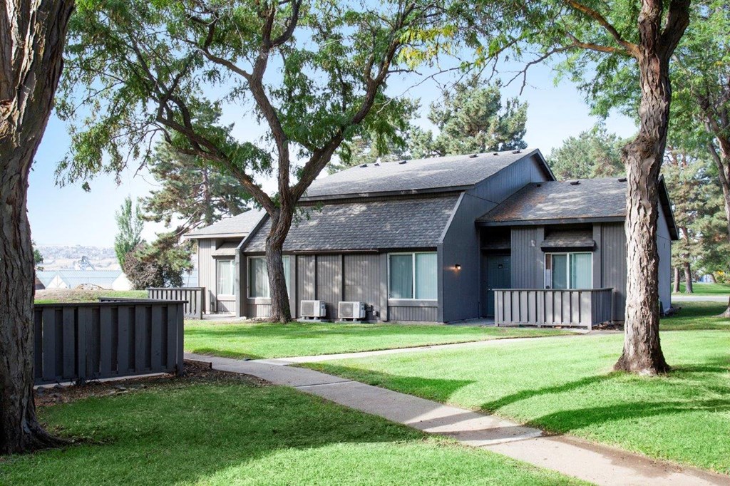 Maple Ridge Apartments Exterior