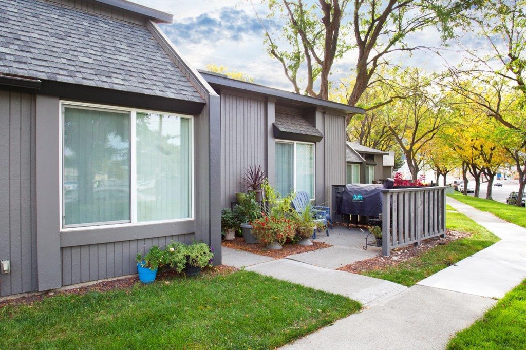 Maple Ridge Apartments Exterior