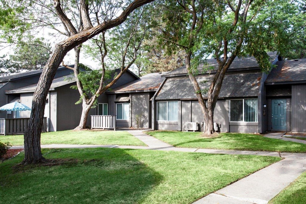 Maple Ridge Apartments Exterior