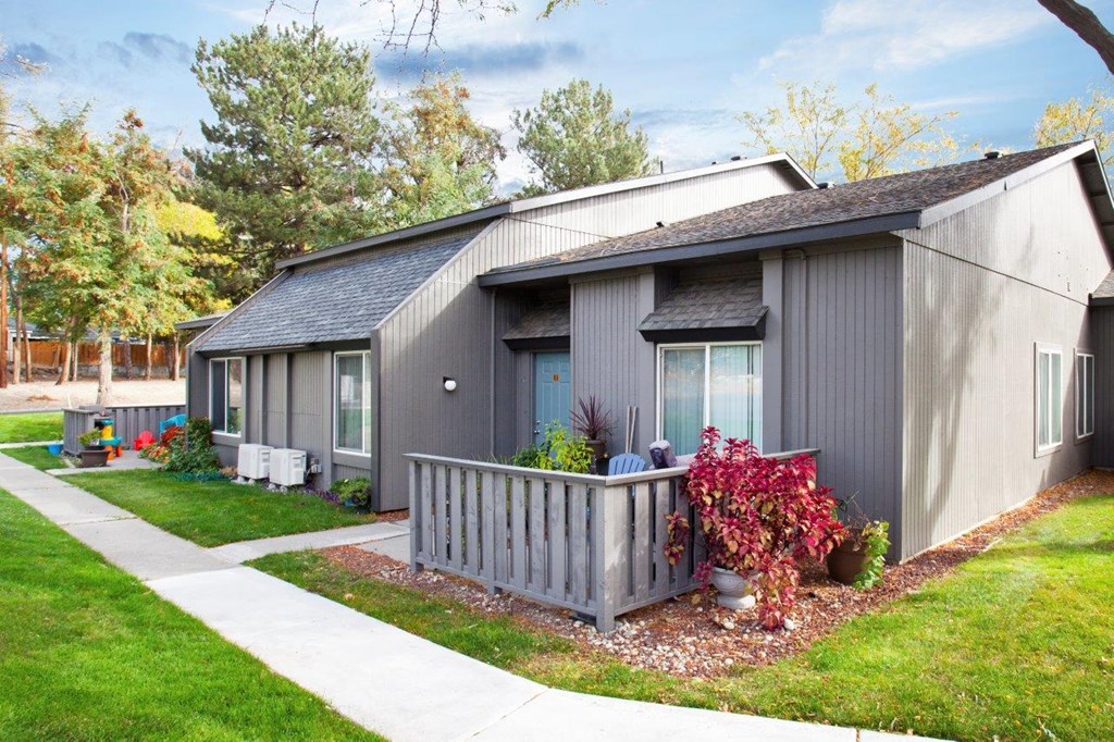 Maple Ridge Apartments Exterior