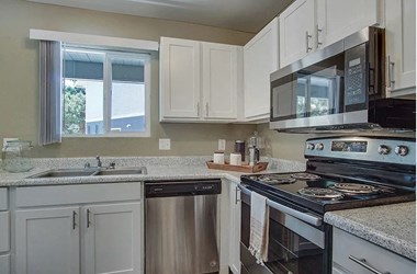 Marina's Edge Apartments Model Kitchen