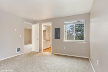 Maybeck at the Bend Apartments Bedroom and Window in Tigard, OR Maybeck at the Bend Apartments Bedroom and Window in Tigard, OR - Photo Gallery 4