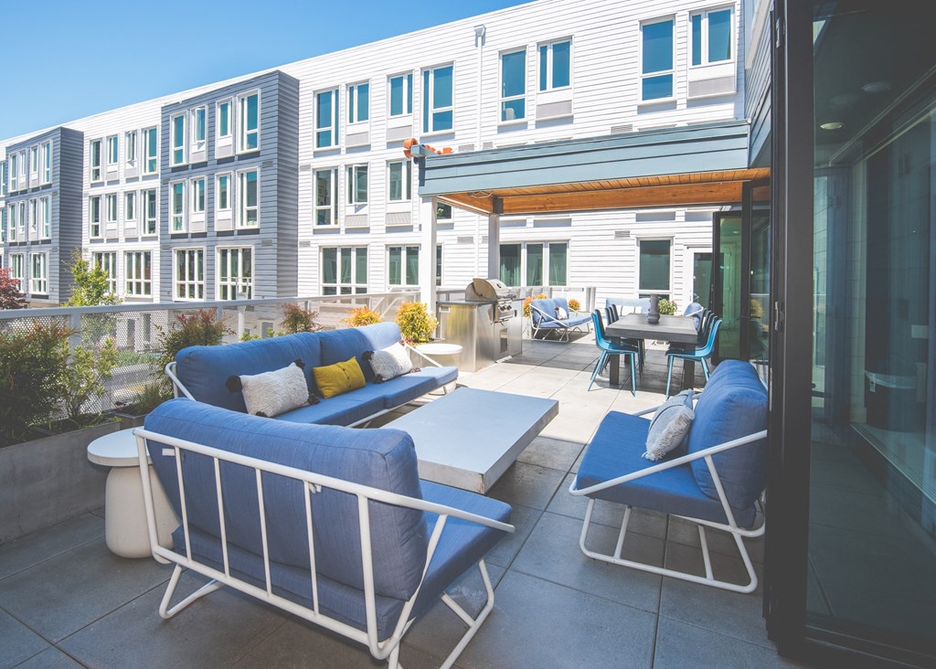 Meetinghouse Apartments Outdoor Lounge Area and BBQ Grill