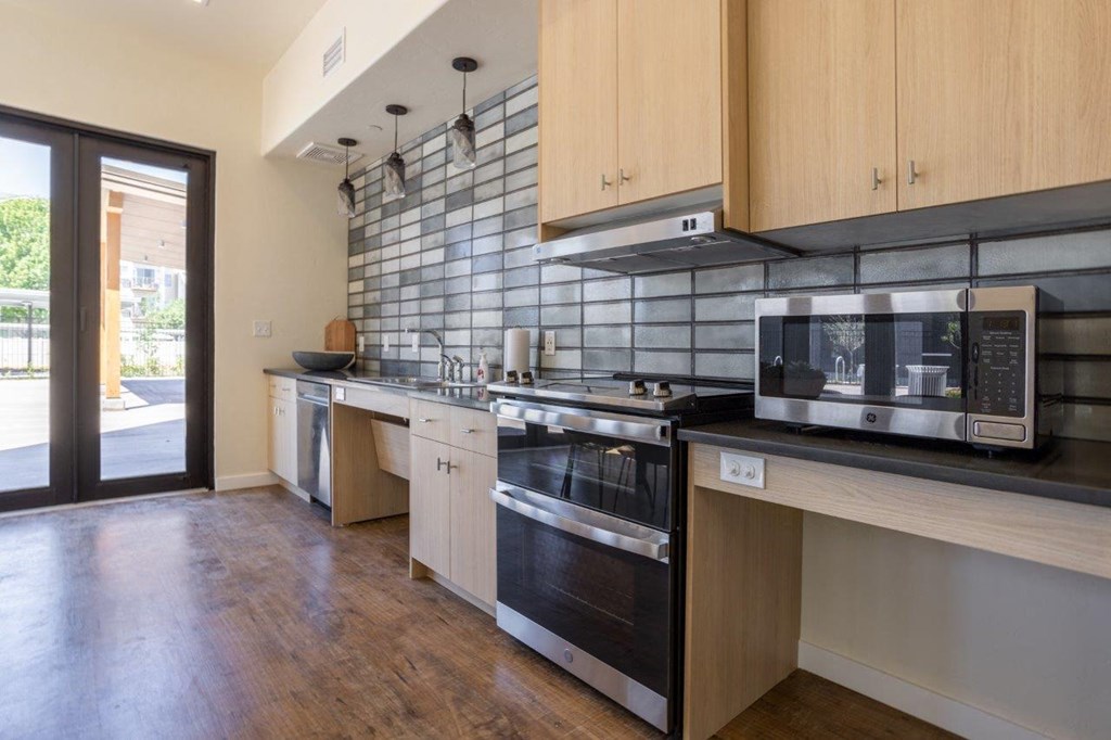 Meritage West Apartment Homes in Boise, Idaho Clubhouse Lounge and Kitchen