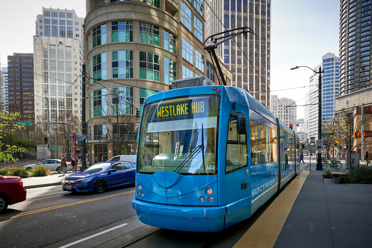 Met Tower Apartments Neighborhood and Train