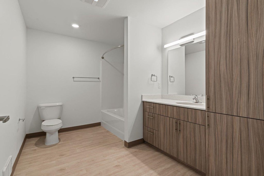 Mill Creek Apartments Bathroom with Bathtub