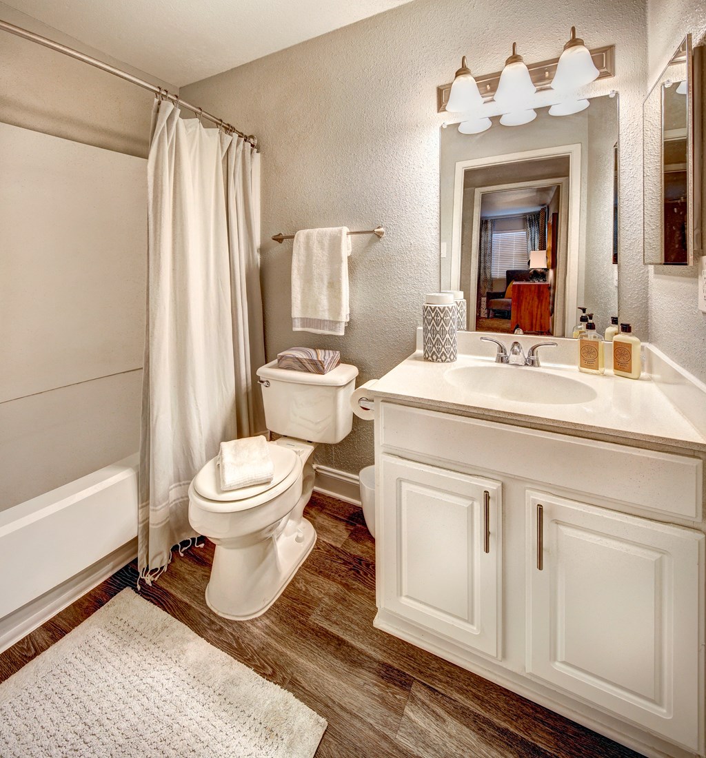 Retreat at Barton Creek Apartments Model Bathroom