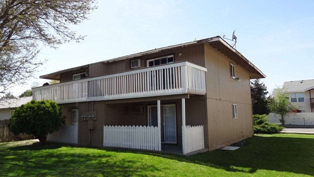 Morain Estates Exterior