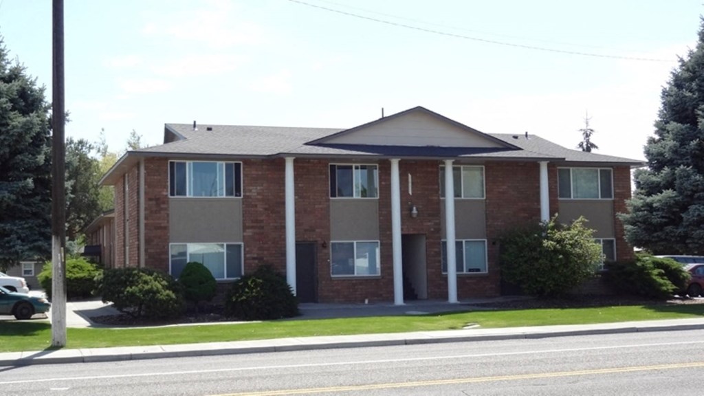 Morain Estates Exterior