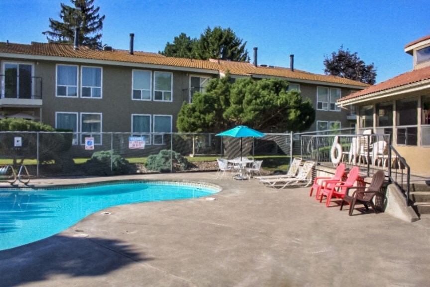 Northpoint Apartments Pool Area