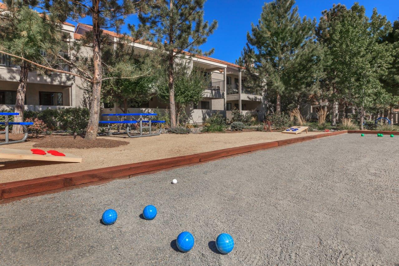 Sagecliff Apartments Outdoor Game Lawn