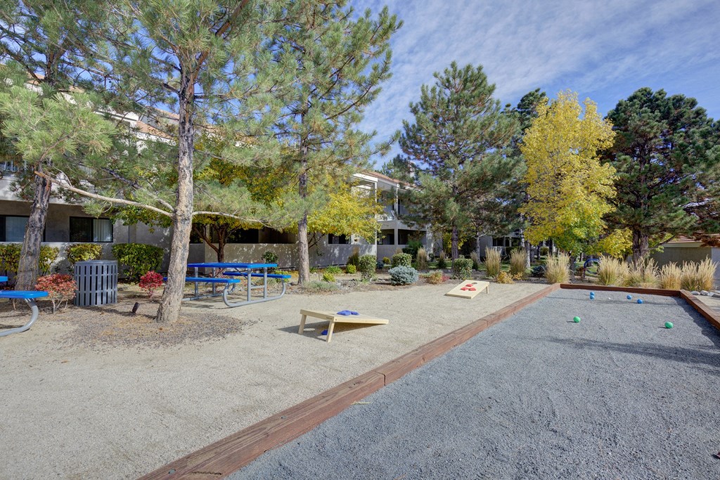 Sagecliff Apartments Outdoor Game Area