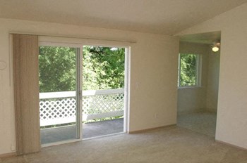 Redwood Terrace Living Room with Private Patio Redwood Terrace Living Room with Private Patio - Photo Gallery 4