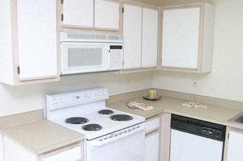 Redwood Terrace Kitchen and Appliances Redwood Terrace Kitchen and Appliances - Photo Gallery 5