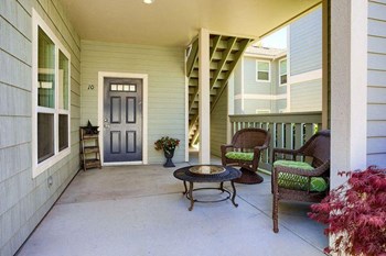 Ridgewood Private Patio and Entrance Ridgewood Private Patio and Entrance - Photo Gallery 3