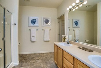 Ridgewood Large Bathroom with Double Vanity Ridgewood Large Bathroom with Double Vanity - Photo Gallery 6