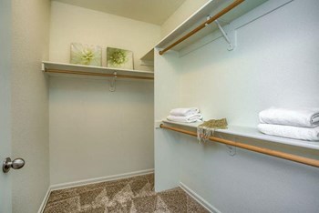 Ridgewood Large Walk-In Closet Ridgewood Large Walk-In Closet - Photo Gallery 4