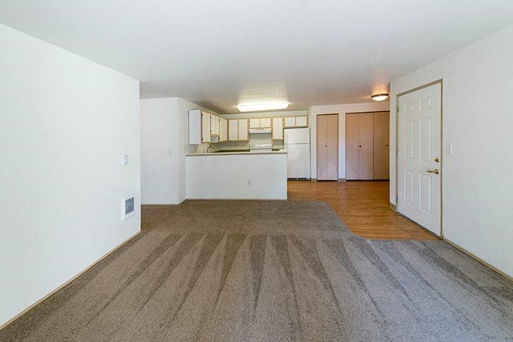 Reedville Commons interior living room and entry way