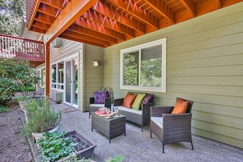 Fairmount Park Apartments exterior building and patio - Photo Gallery 5
