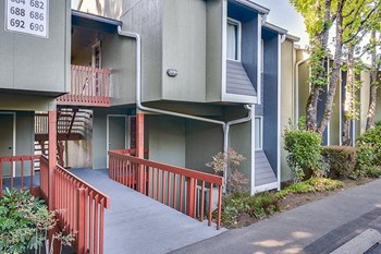 Fairmount Park Apartments exterior building - Photo Gallery 4