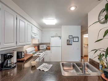 2675 NE Lancaster Street 2 Beds Apartment for Rent - Photo Gallery 4