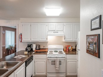 2675 NE Lancaster Street 2 Beds Apartment for Rent - Photo Gallery 3
