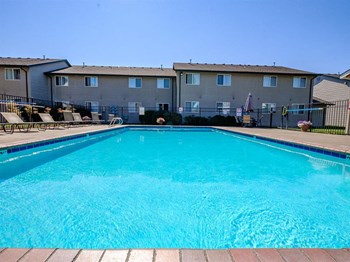 Refreshing Seasonal Swimming Pool North Pointe_Corvallis_Swimming Pool - Photo Gallery 6