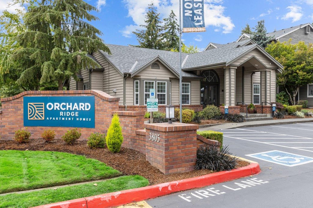 Orchard Ridge Apartments in Lynnwood, Washington Exterior and Monument Sign