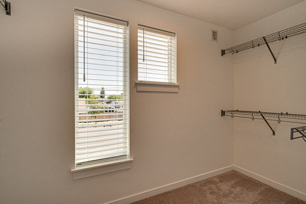 Outpost_44_Bend_OR_Townhomes_Interior_WindowCoverings