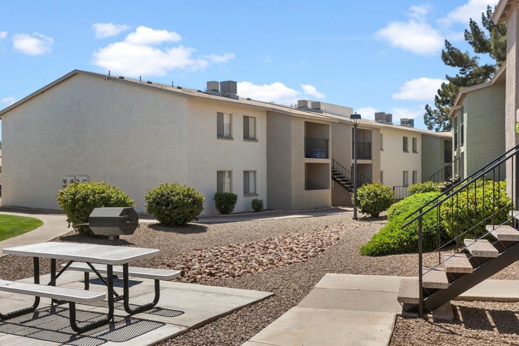 Palm Crest at Station 40 Exterior and BBQ and Picnic Area