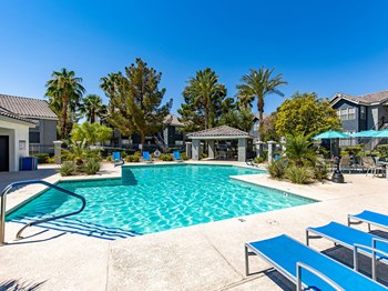 Palms at Peccole Ranch Outdoor Pool with Lounge Chairs Palms at Peccole Ranch Outdoor Pool with Lounge Chairs - Photo Gallery 4
