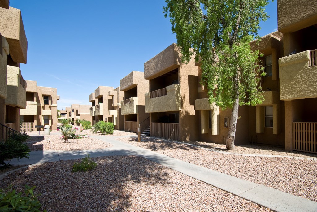 Papago Crossing in Phoenix, Arizona Exterior