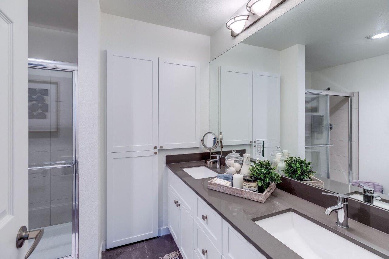 Park in Bellevue bathroom with shower and sink