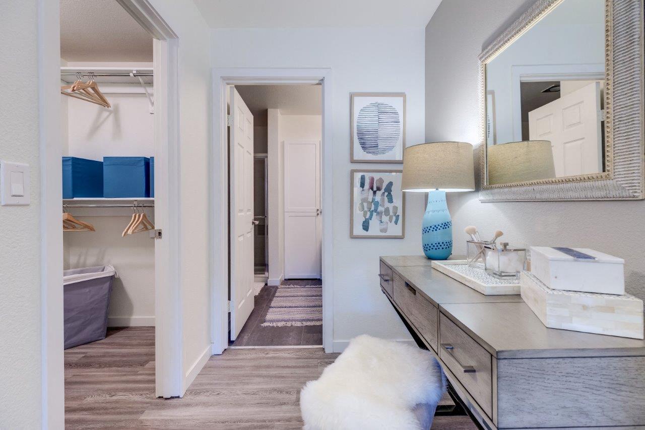 Park in Bellevue closet and doorway